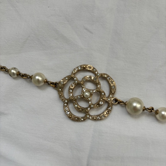 Chanel Camellia Pearl & Crystal Bracelet 14V - Picture 4 of 9